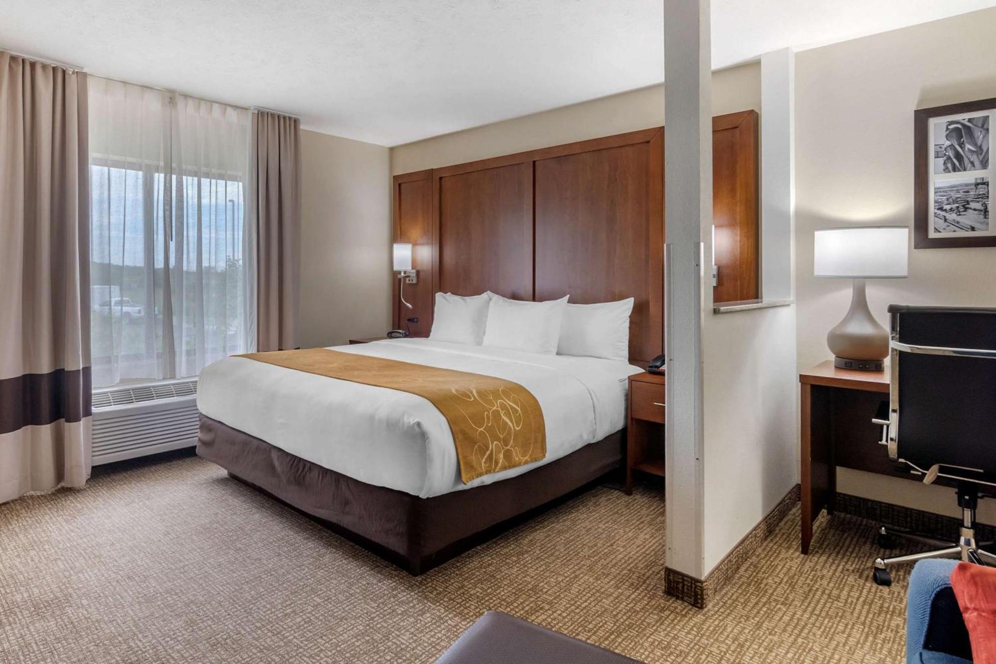 คอมฟอร์ต สวีท สปีดเวย์ แคนซัสซิตี้ Hotel ภายนอก รูปภาพ